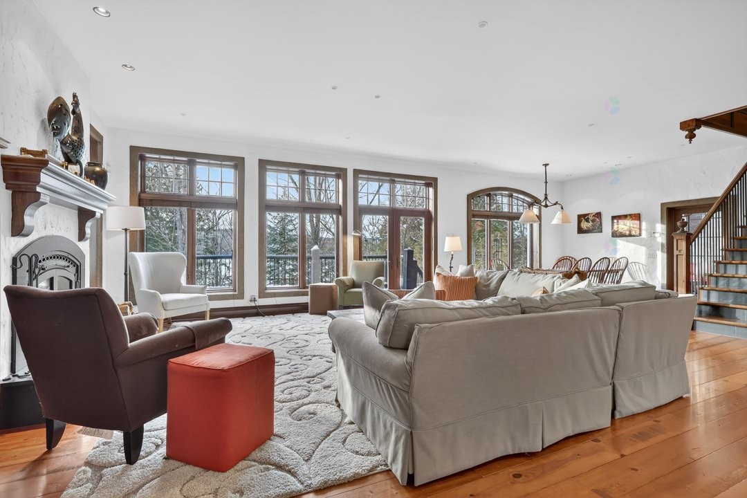 Living Room - 1015 Ch. Cochrane, Mont-Tremblant, QC - Indoor Photo Showing Living Room With Fireplace