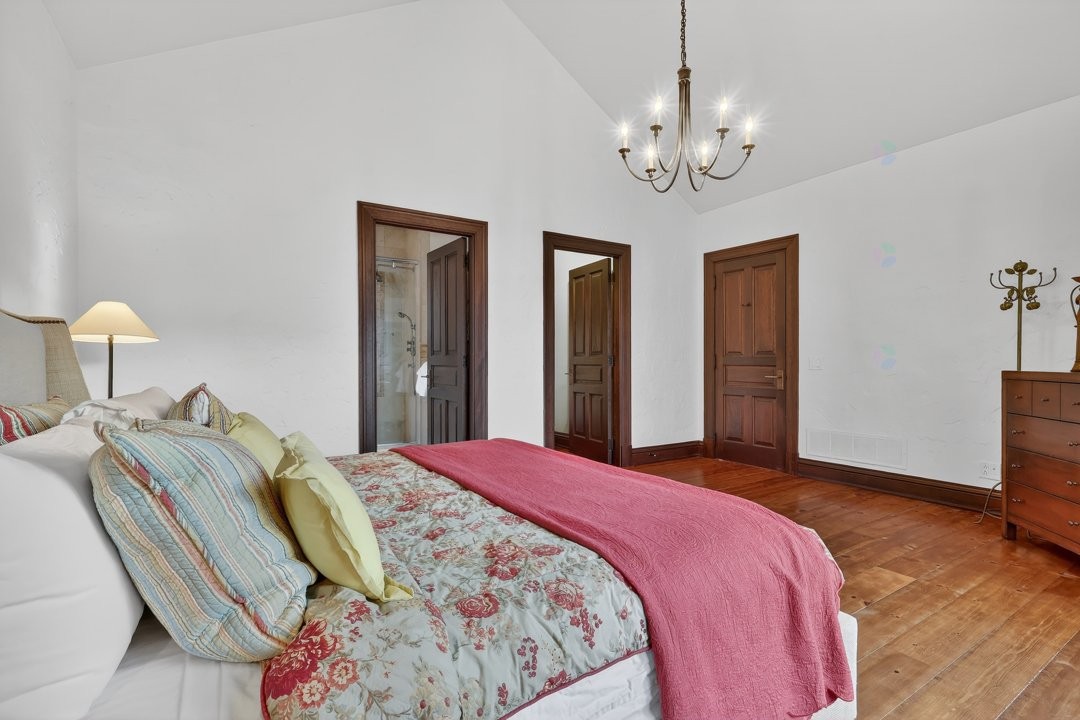 Bedroom - 1015 Ch. Cochrane, Mont-Tremblant, QC - Indoor Photo Showing Bedroom