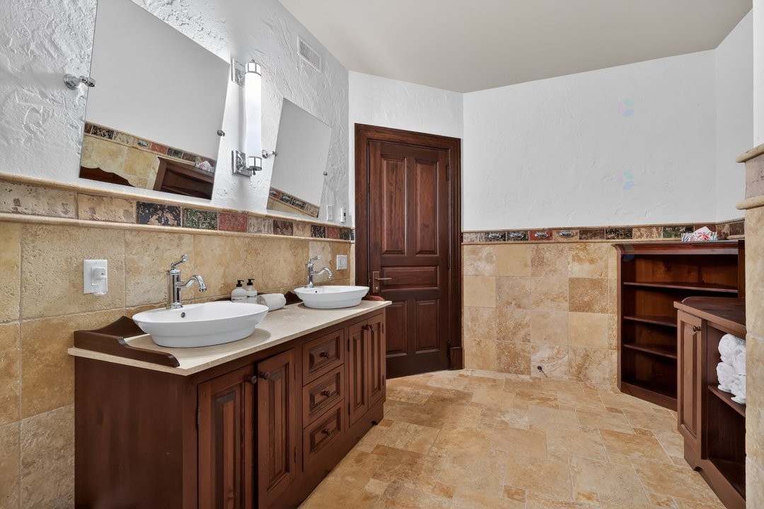 Bathroom - 1015 Ch. Cochrane, Mont-Tremblant, QC - Indoor Photo Showing Bathroom