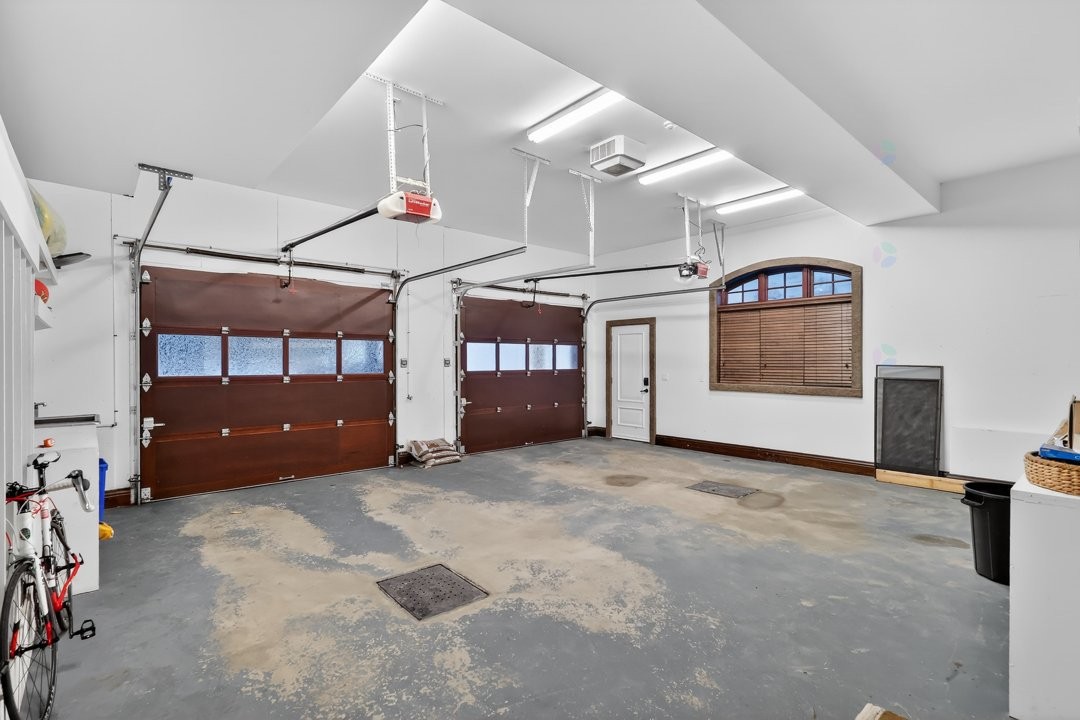 Garage - 1015 Ch. Cochrane, Mont-Tremblant, QC - Indoor Photo Showing Garage