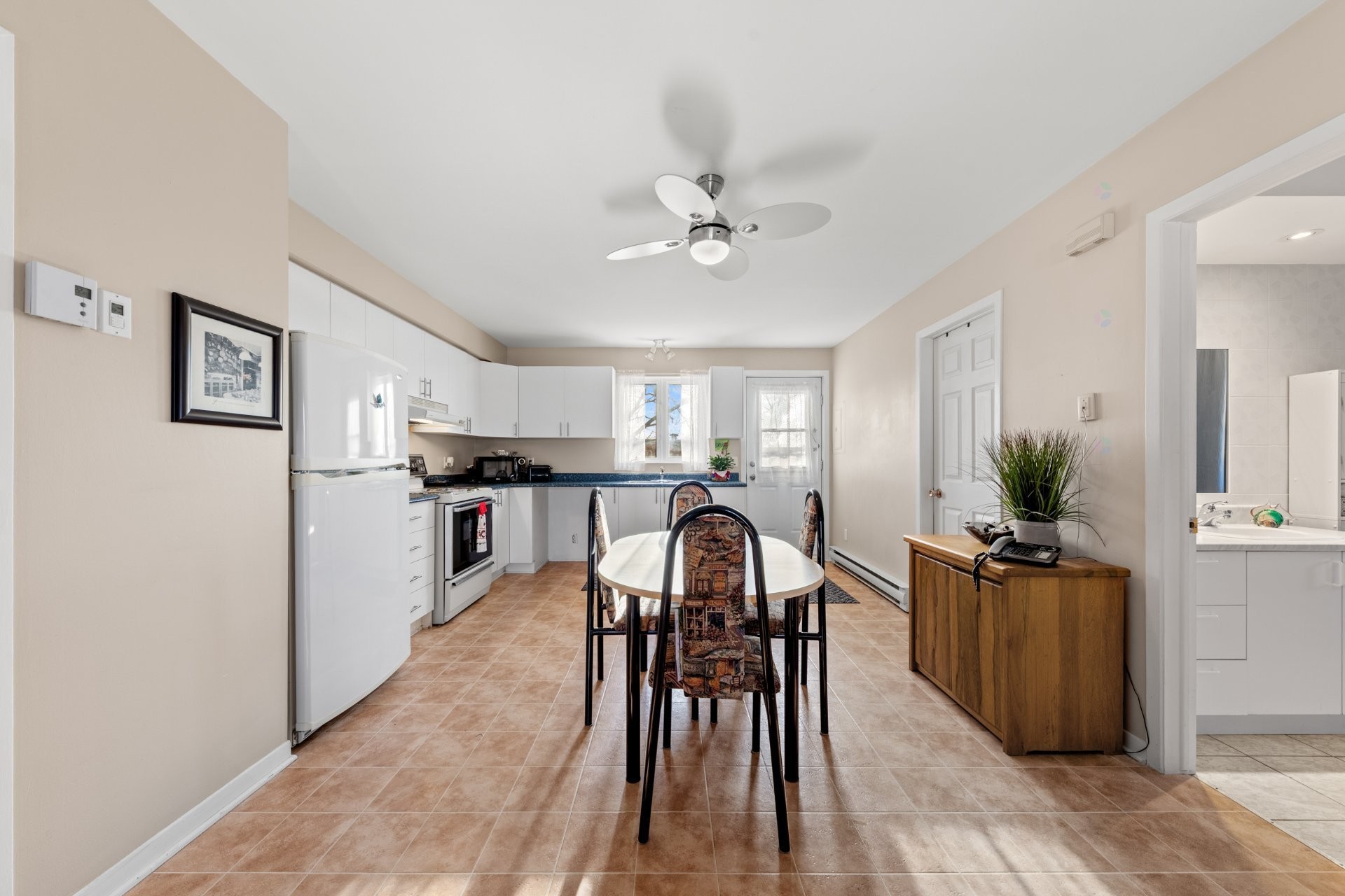 Kitchen - 1152 - 1156 Rue Jean-Béliveau, Longueuil (Le Vieux-Longueuil), QC - Indoor