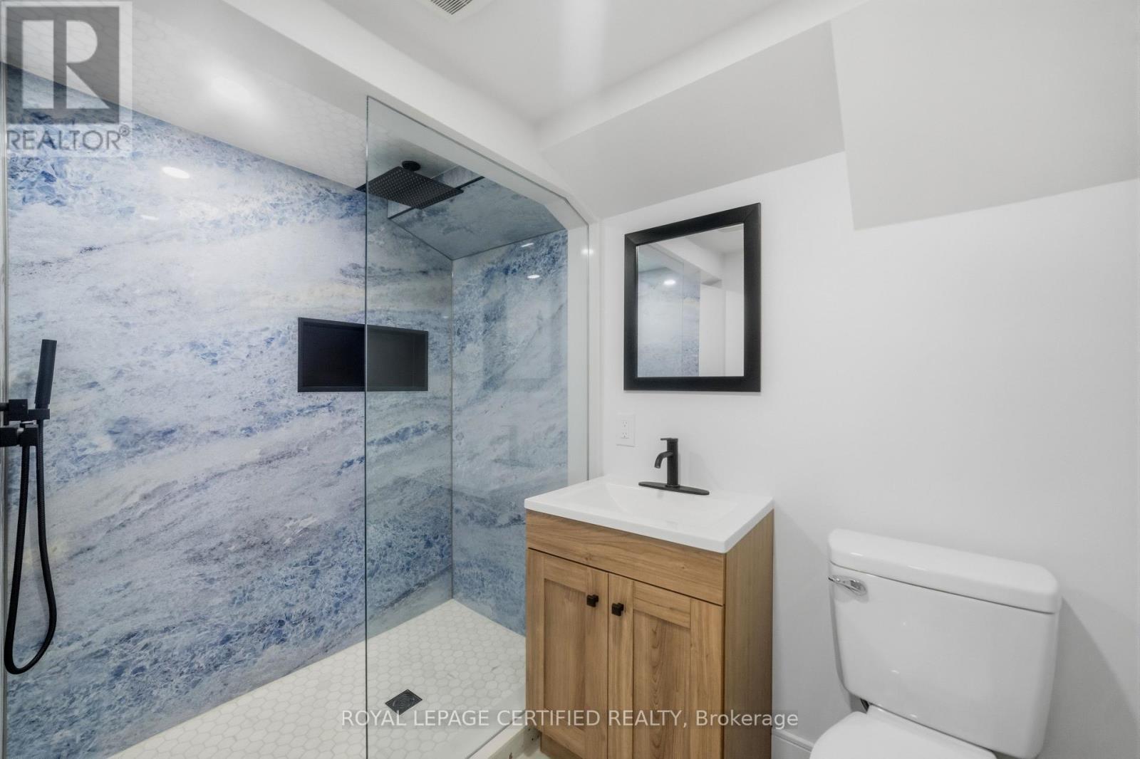 590 Barton Street E, Hamilton, ON