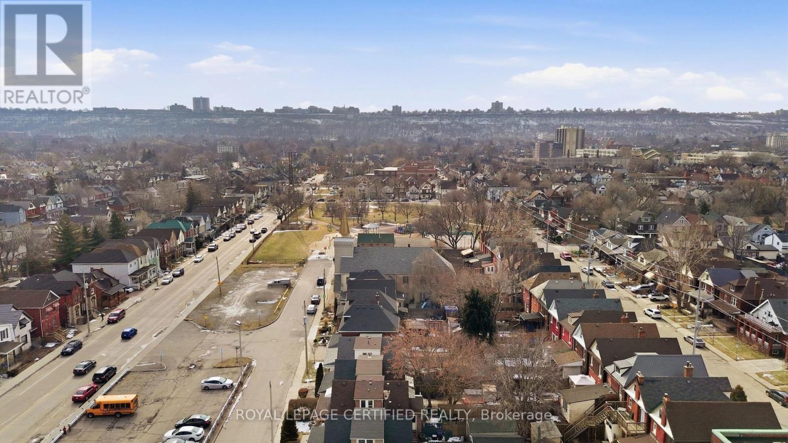 590 Barton Street E, Hamilton, ON