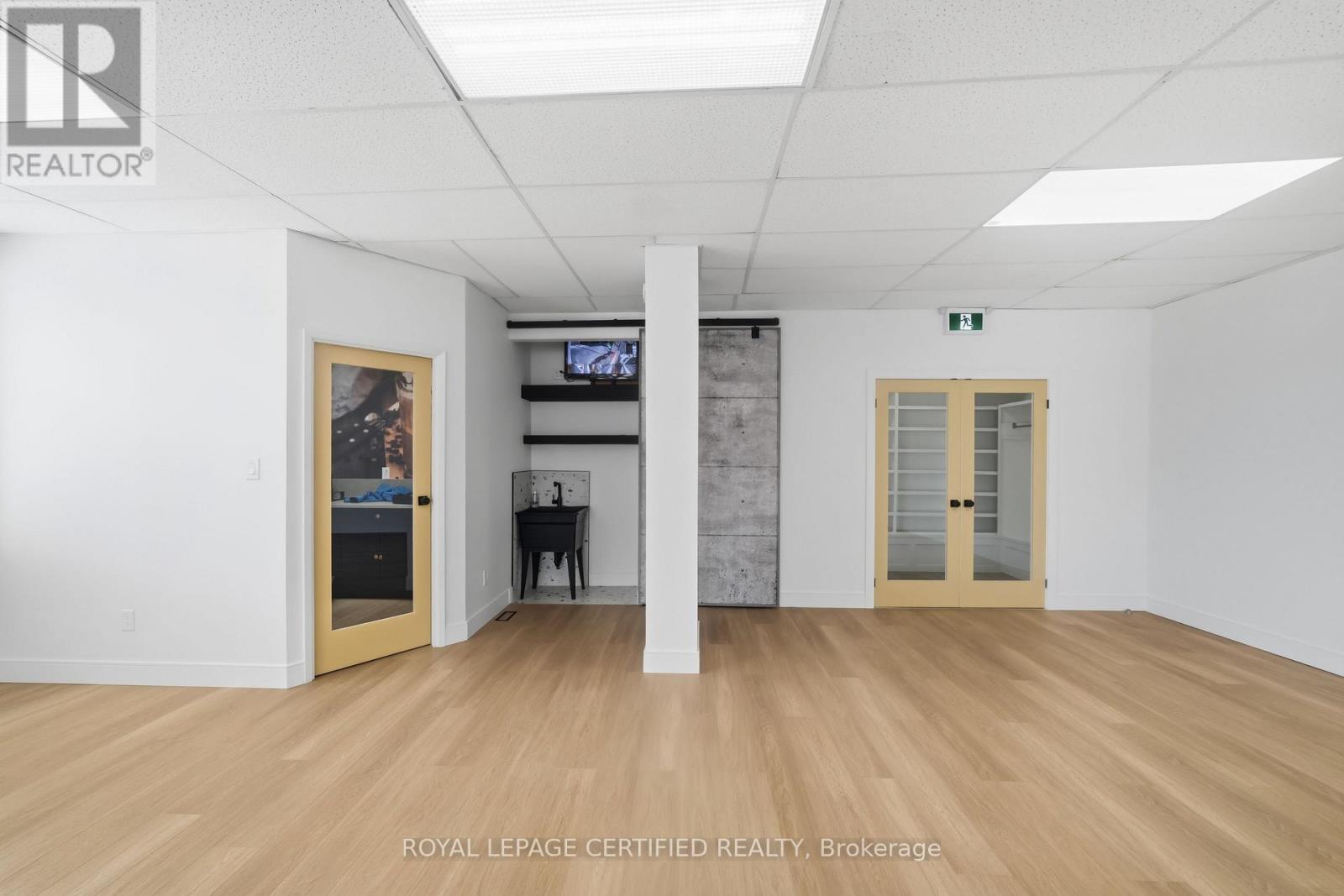 590 Barton Street E, Hamilton, ON