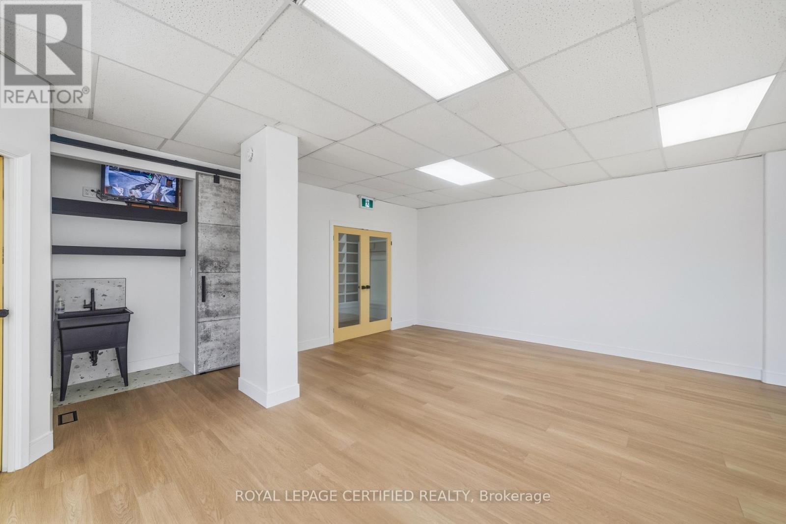 590 Barton Street E, Hamilton, ON