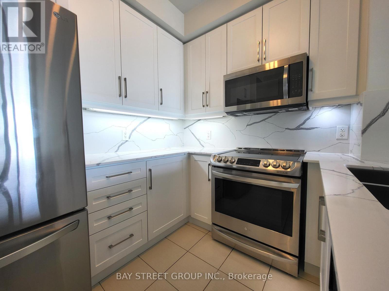 3608 - 50 Absolute Avenue, Mississauga, ON - Indoor Photo Showing Kitchen With Stainless Steel Kitchen