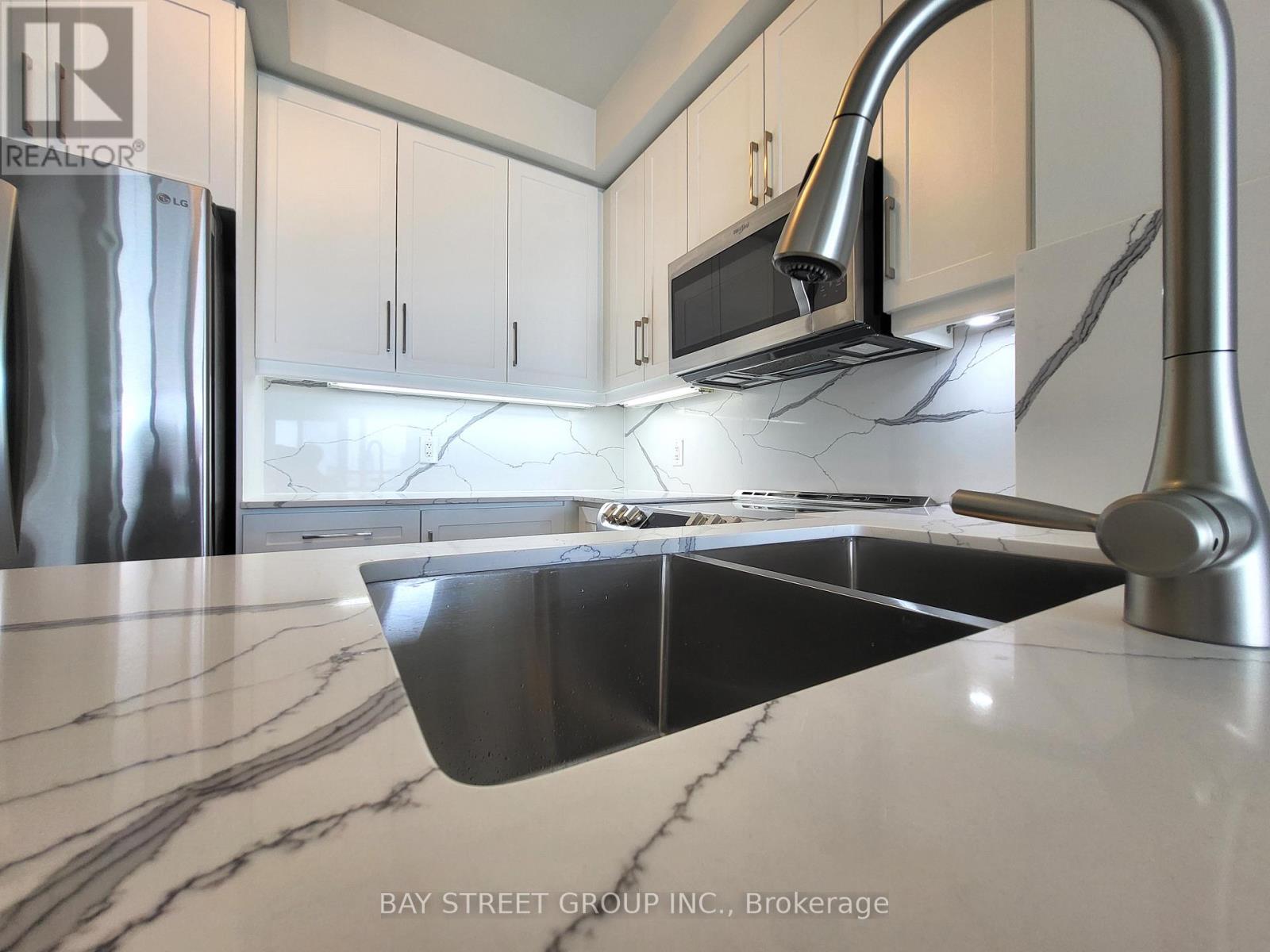 3608 - 50 Absolute Avenue, Mississauga, ON - Indoor Photo Showing Kitchen With Stainless Steel Kitchen With Double Sink With Upgraded Kitchen