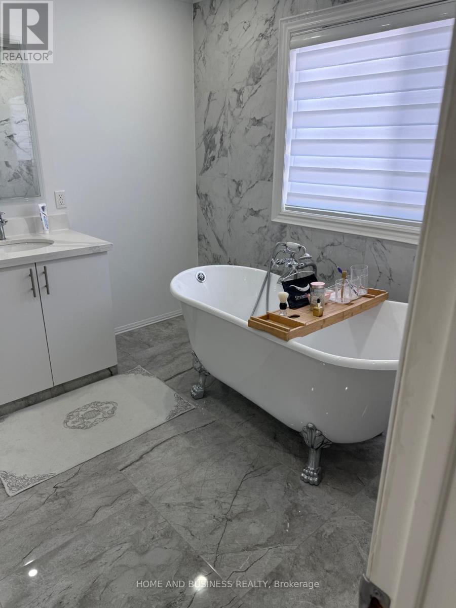 5807 Cornell Crescent, Mississauga, ON - Indoor Photo Showing Bathroom