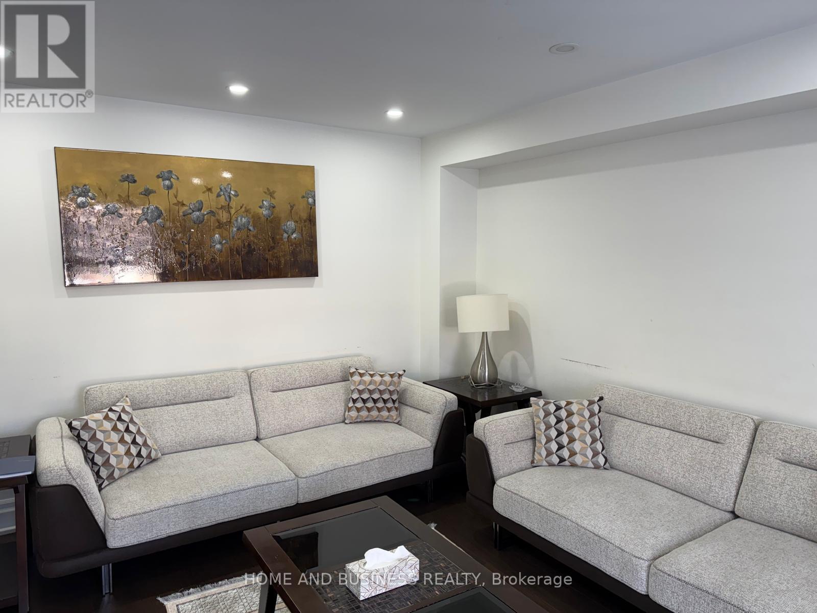 5807 Cornell Crescent, Mississauga, ON - Indoor Photo Showing Living Room