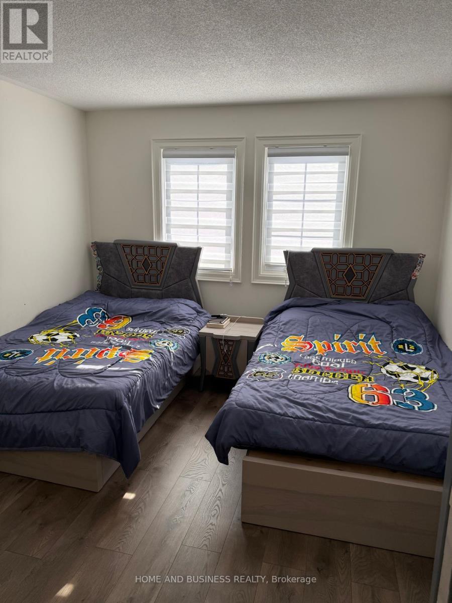 5807 Cornell Crescent, Mississauga, ON - Indoor Photo Showing Bedroom