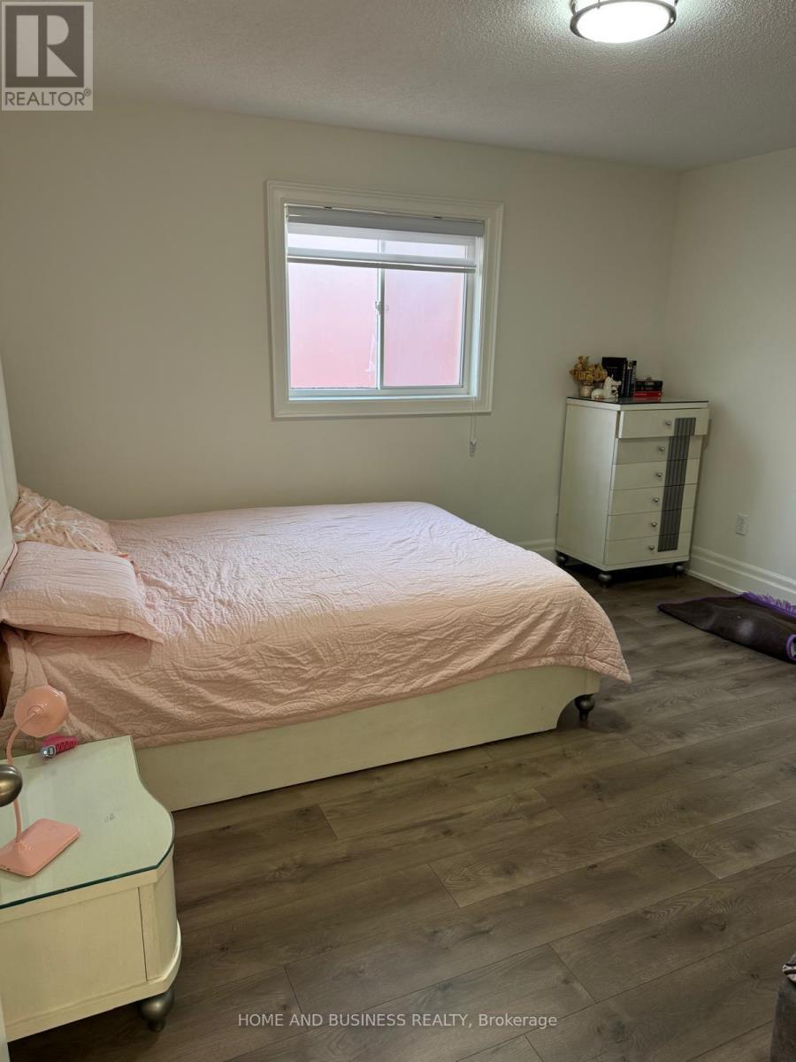 5807 Cornell Crescent, Mississauga, ON - Indoor Photo Showing Bedroom