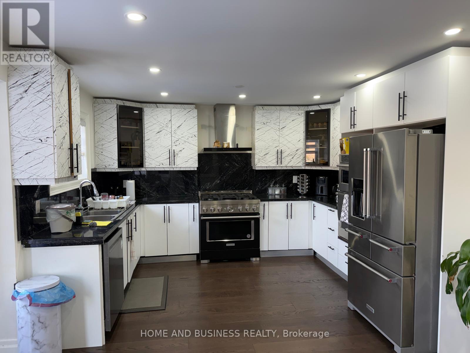 5807 Cornell Crescent, Mississauga, ON - Indoor Photo Showing Kitchen