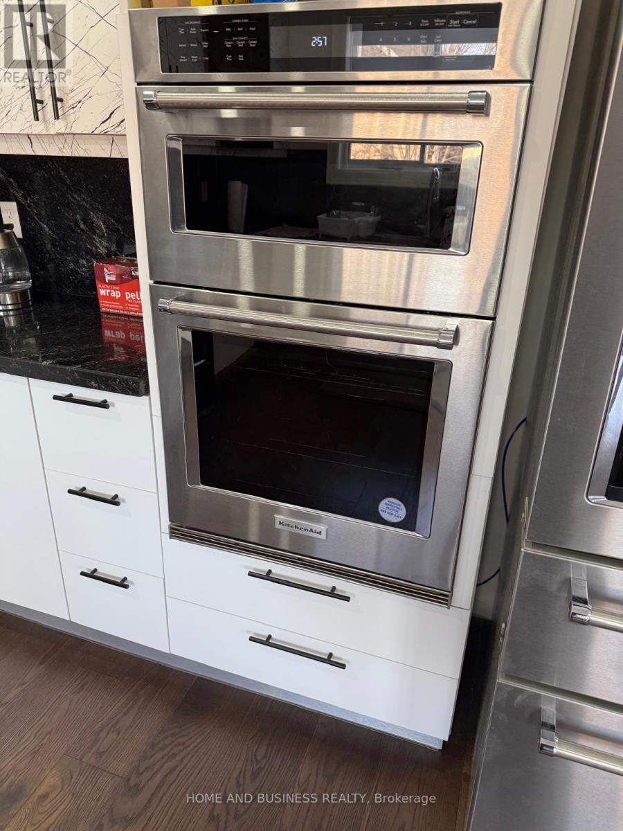 5807 Cornell Crescent, Mississauga, ON - Indoor Photo Showing Kitchen