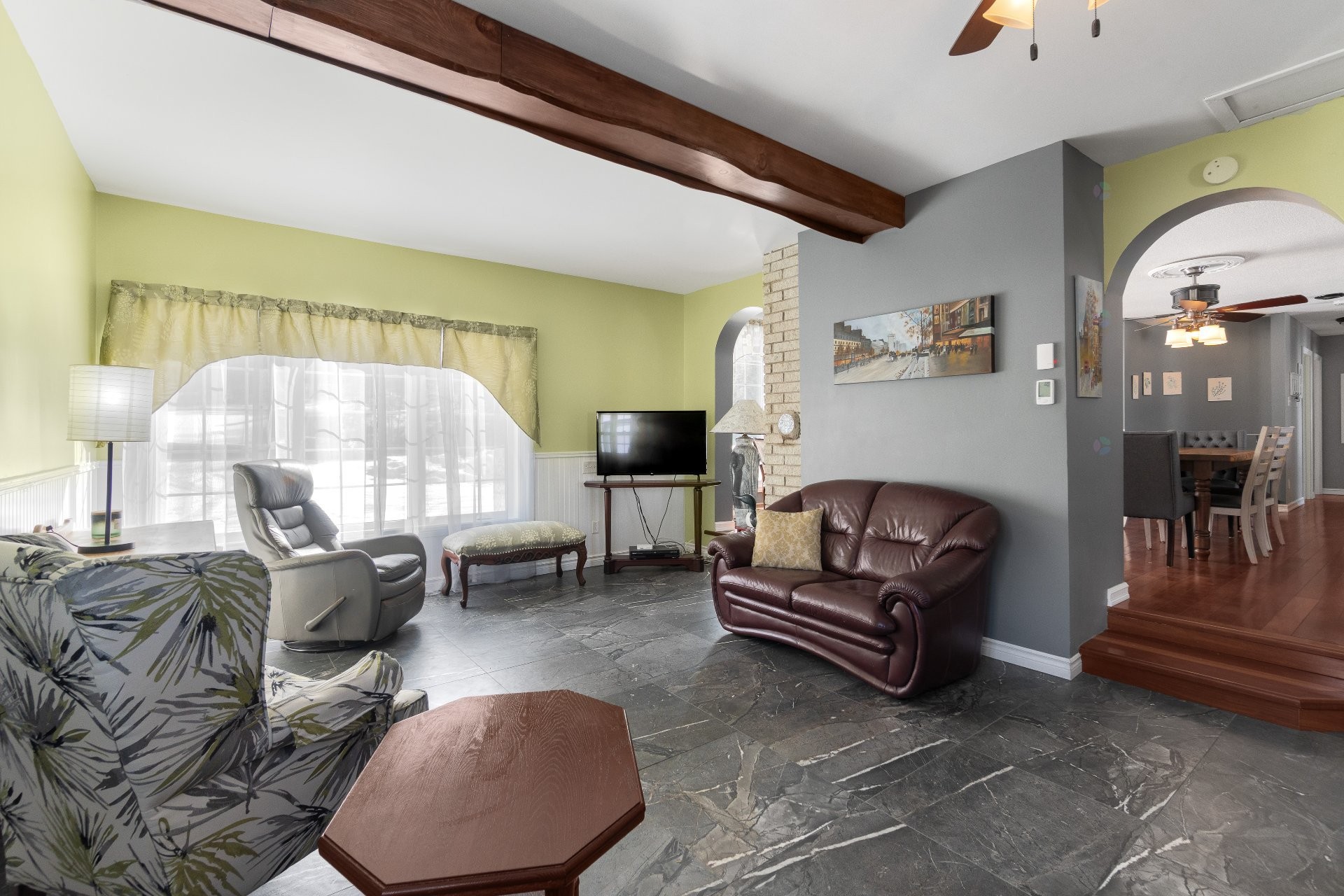 Salon - 6355 Ch. Stage, Stanstead-Est, QC - Indoor