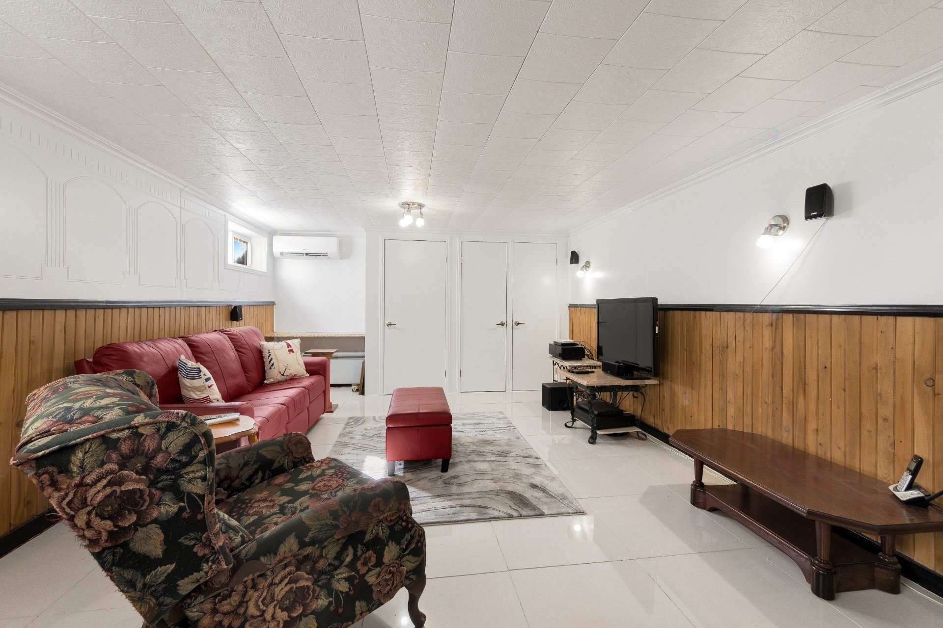 Salon - 6355 Ch. Stage, Stanstead-Est, QC - Indoor
