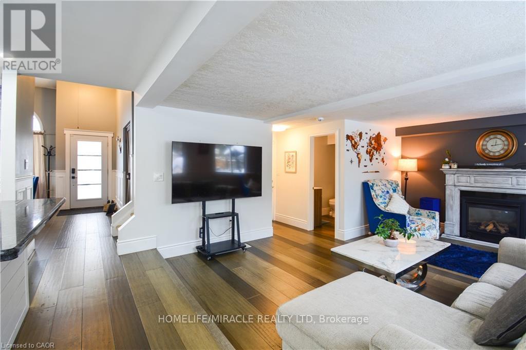 39 Endeavour Drive, Cambridge, ON - Indoor Photo Showing Living Room With Fireplace