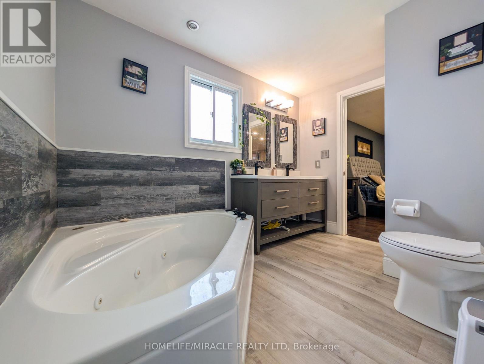 39 Endeavour Drive, Cambridge, ON - Indoor Photo Showing Bathroom