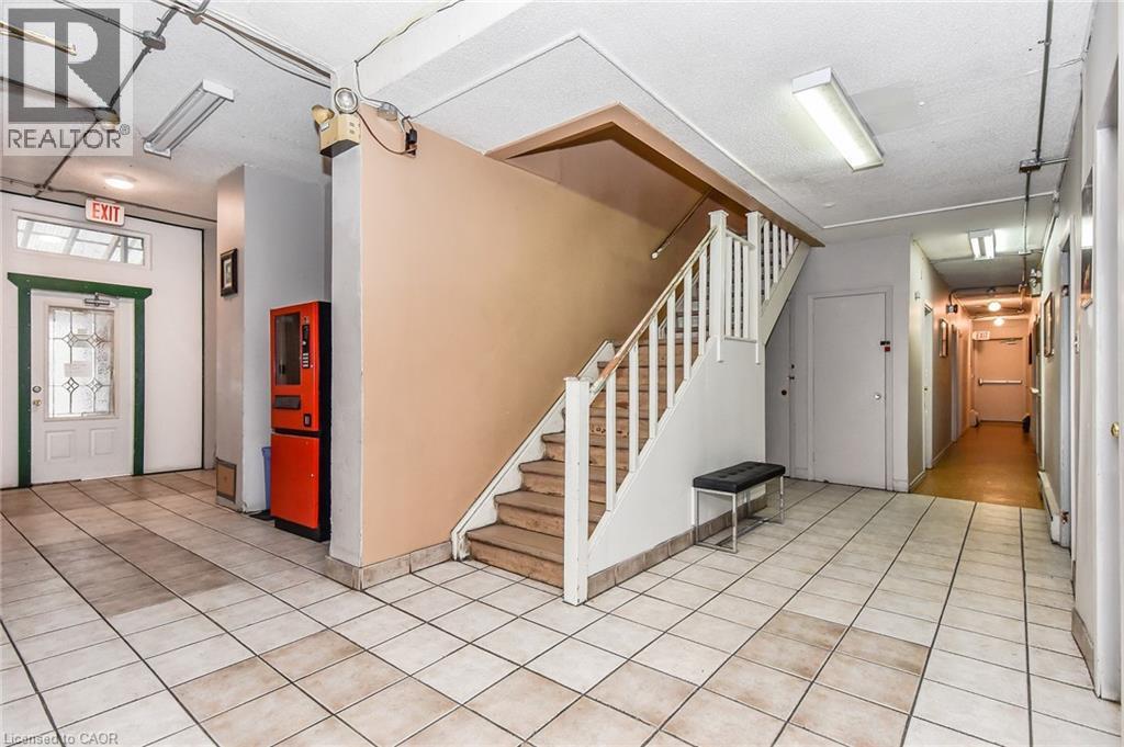 20 Elliott Street, Cambridge, ON - Indoor Photo Showing Other Room