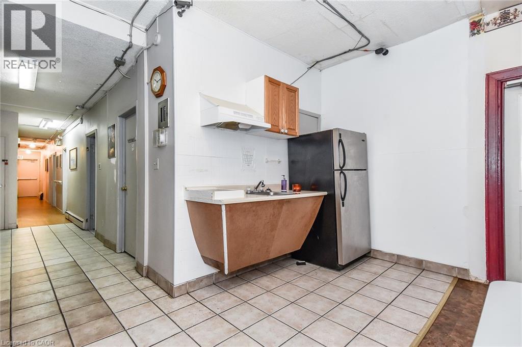 20 Elliott Street, Cambridge, ON - Indoor