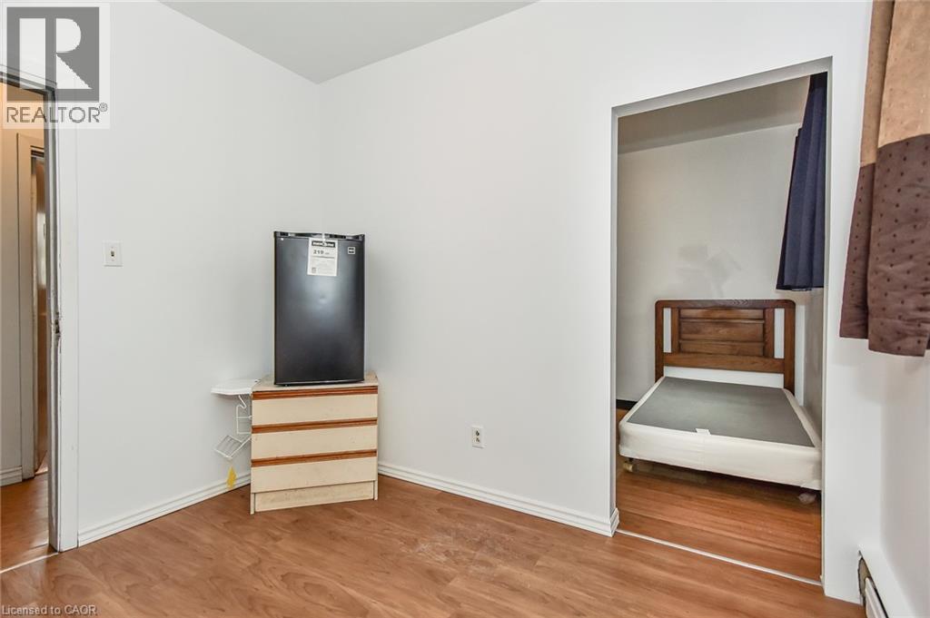 20 Elliott Street, Cambridge, ON - Indoor