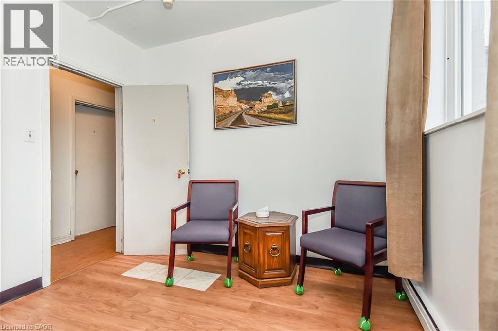 20 Elliott Street, Cambridge, ON - Indoor