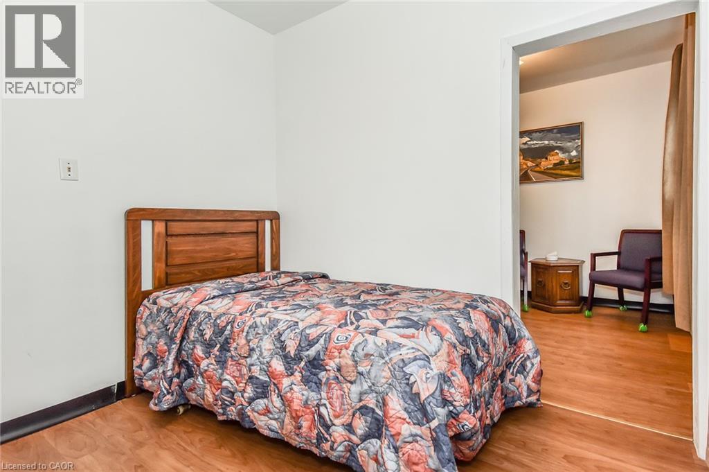 20 Elliott Street, Cambridge, ON - Indoor Photo Showing Bedroom