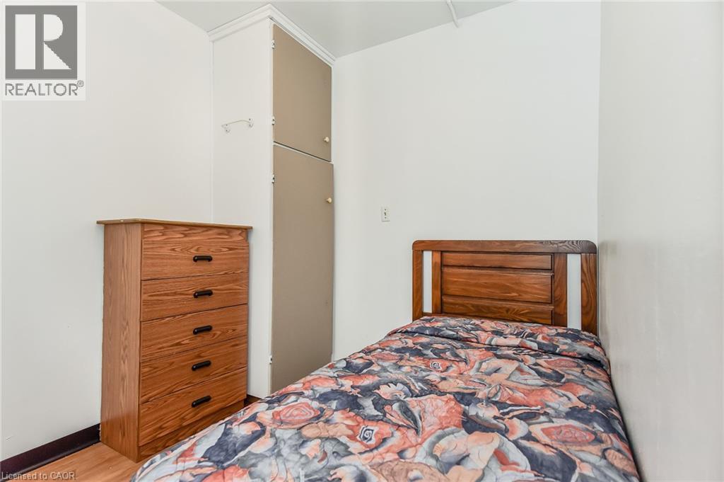 20 Elliott Street, Cambridge, ON - Indoor Photo Showing Bedroom