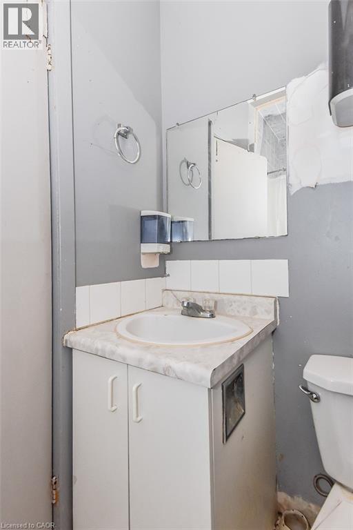 20 Elliott Street, Cambridge, ON - Indoor Photo Showing Bathroom