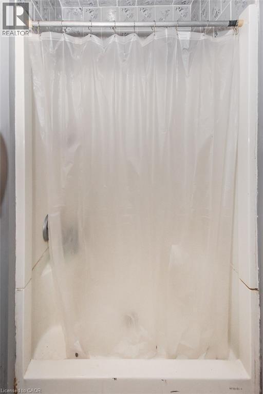 20 Elliott Street, Cambridge, ON - Indoor Photo Showing Bathroom