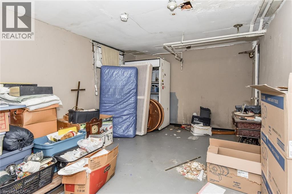 20 Elliott Street, Cambridge, ON - Indoor Photo Showing Garage