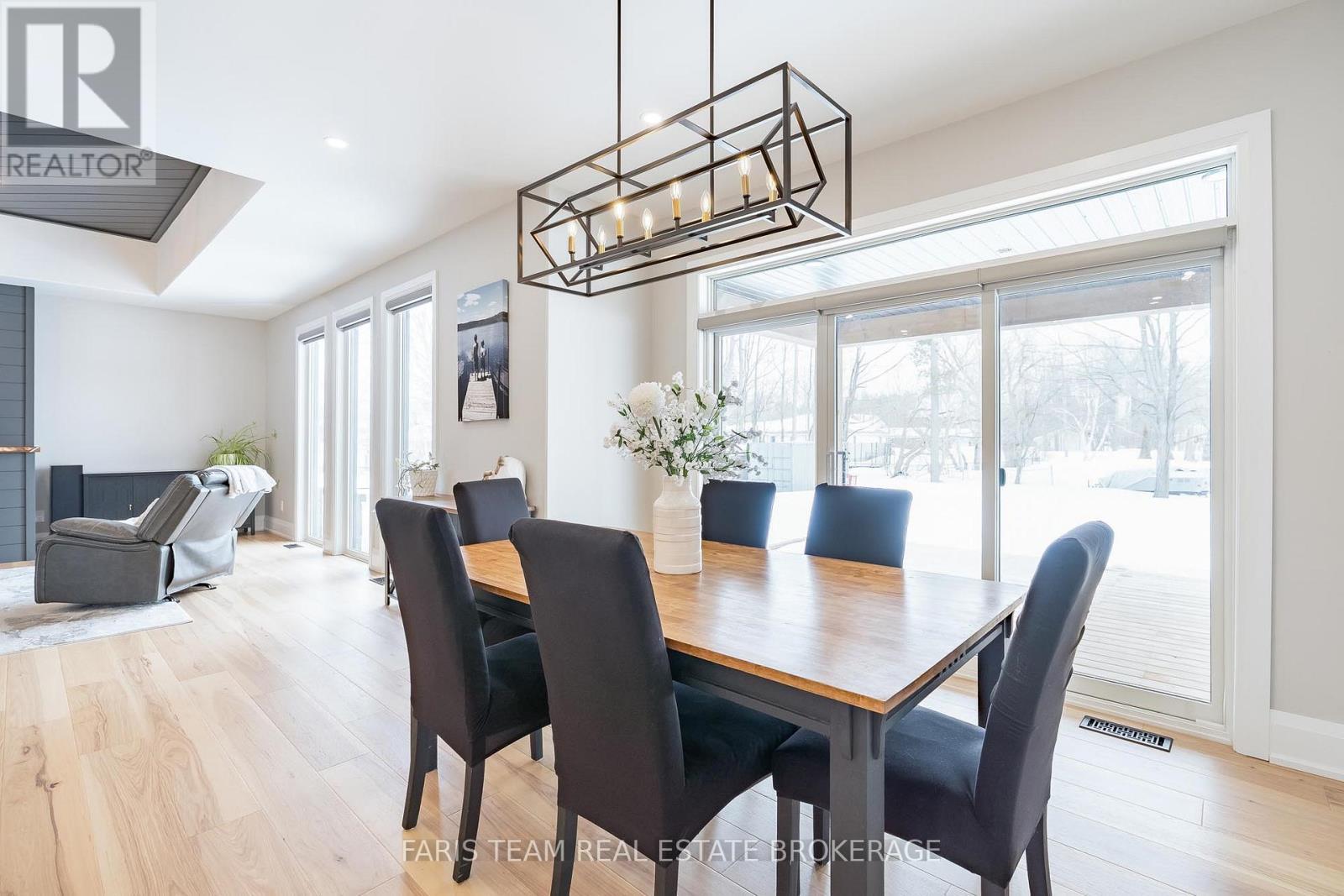 7 Reynolds Road, Tiny, ON - Indoor Photo Showing Dining Room