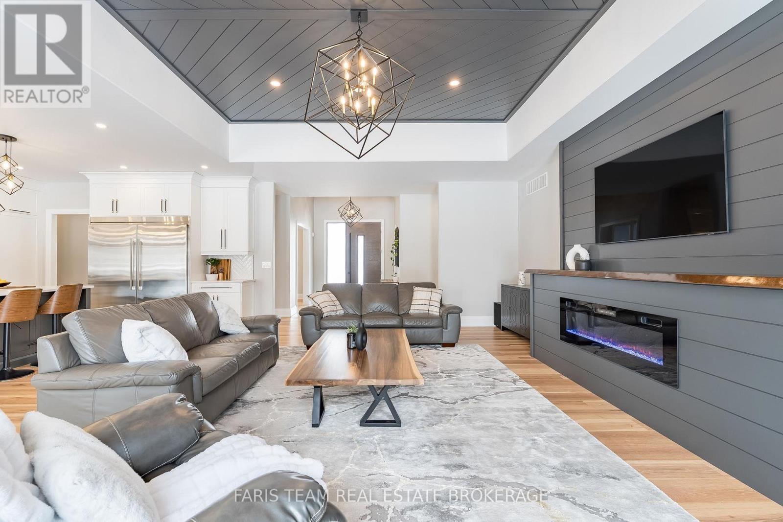 7 Reynolds Road, Tiny, ON - Indoor Photo Showing Living Room With Fireplace
