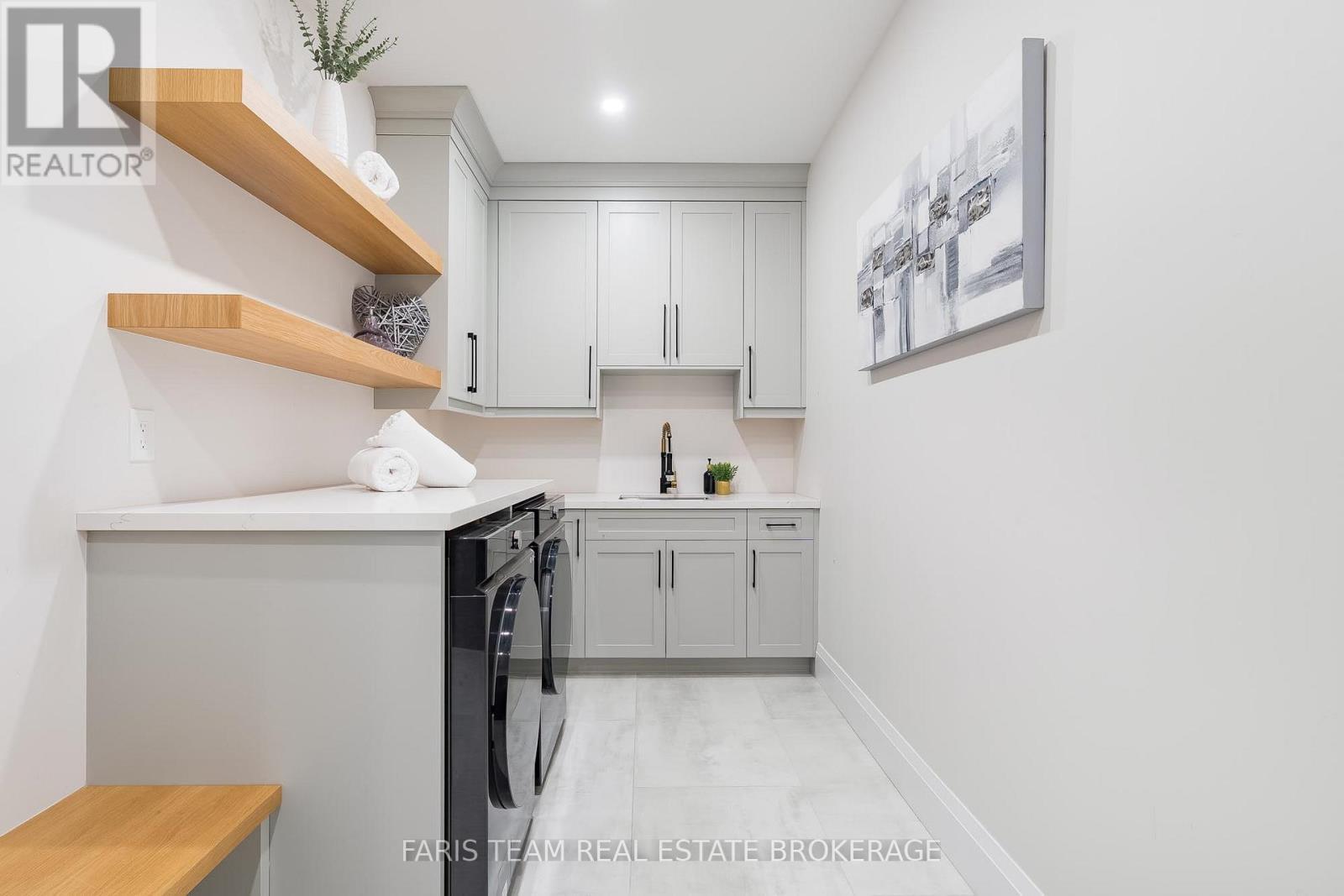 7 Reynolds Road, Tiny, ON - Indoor Photo Showing Laundry Room