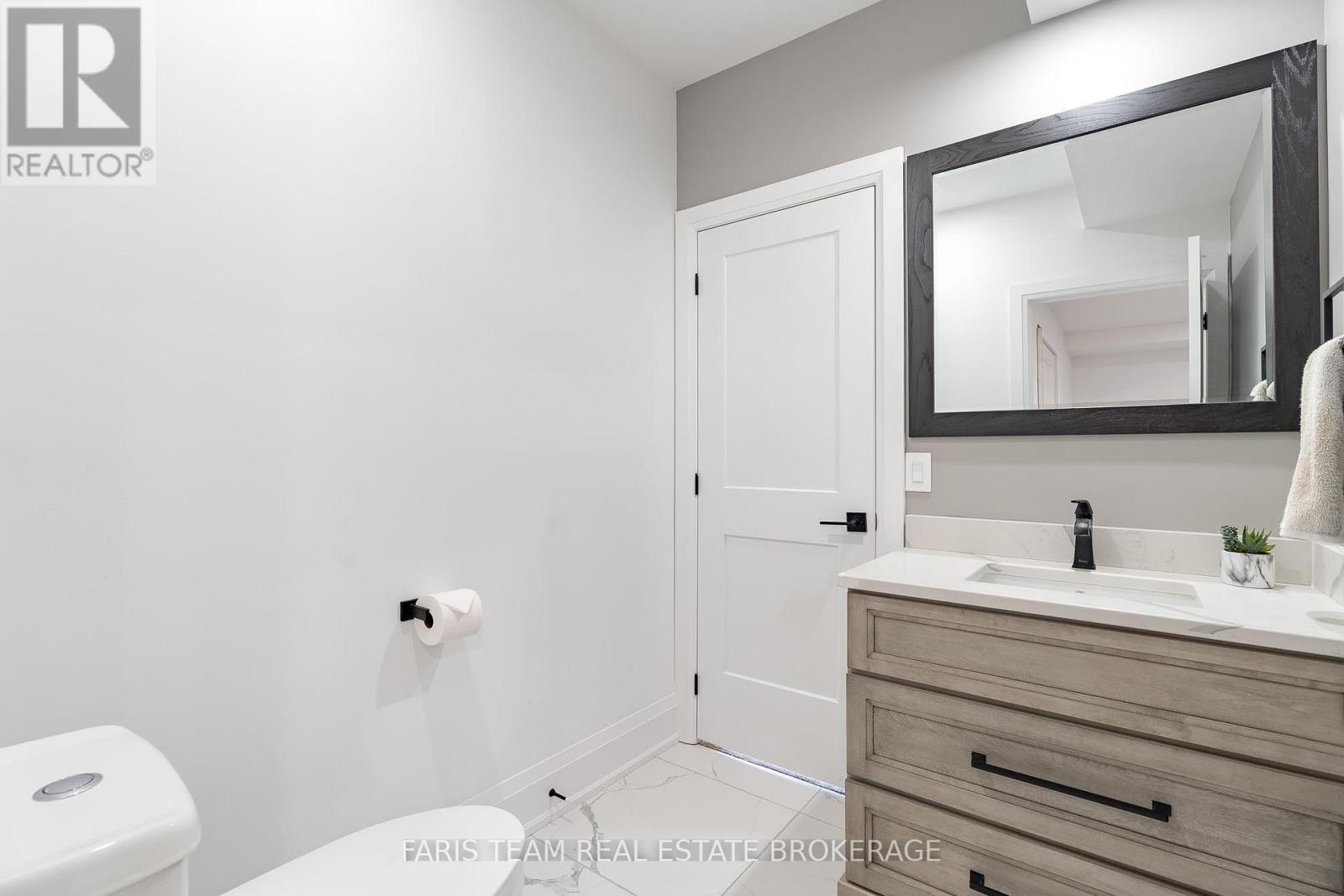 7 Reynolds Road, Tiny, ON - Indoor Photo Showing Bathroom