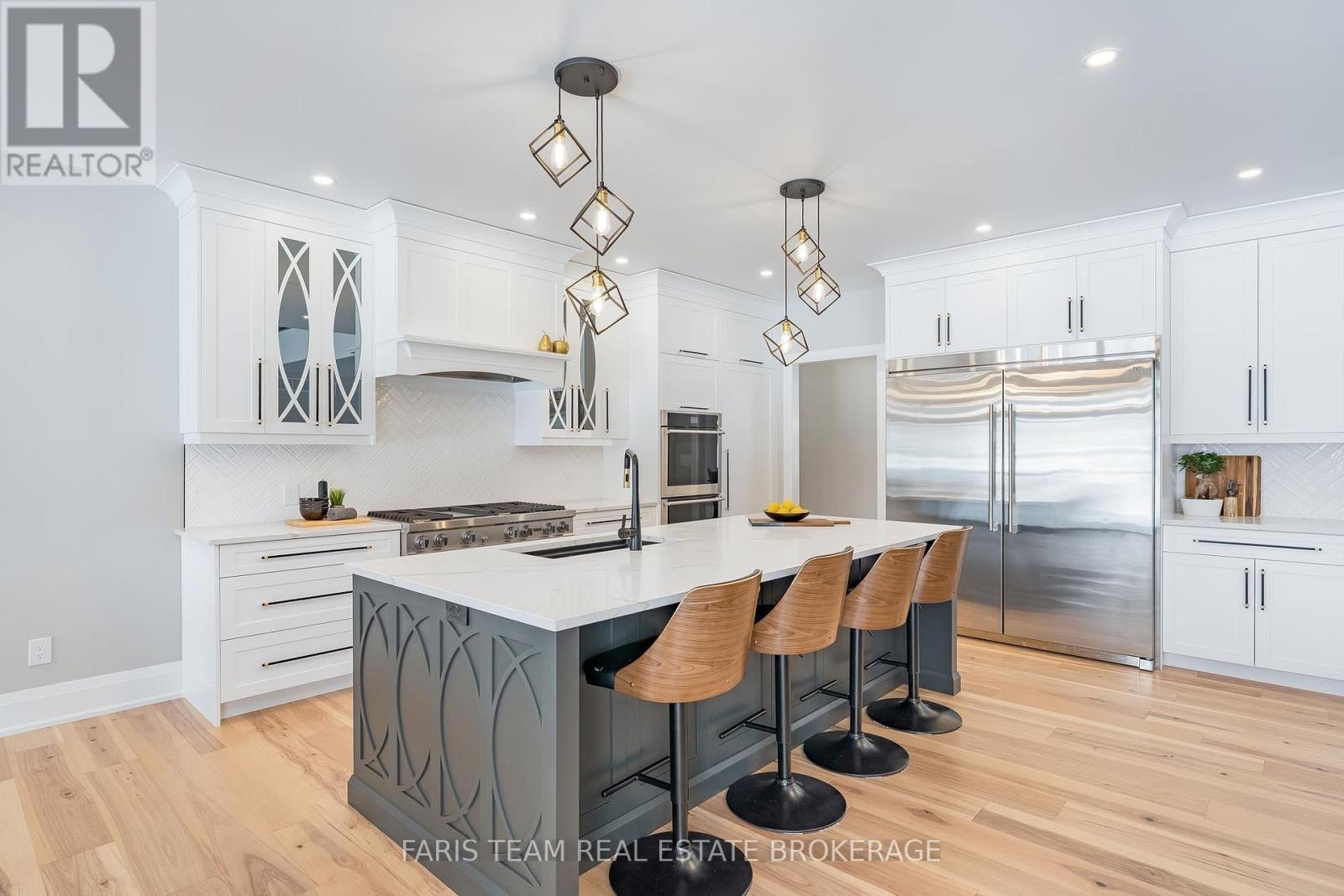 7 Reynolds Road, Tiny, ON - Indoor Photo Showing Kitchen With Upgraded Kitchen