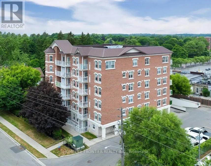 201 - 35 Hunt Avenue, Richmond Hill, ON - Outdoor With Balcony