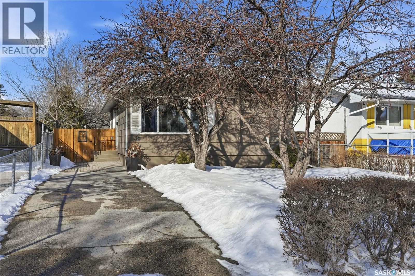 39 Bedford Crescent, Regina, SK - Outdoor