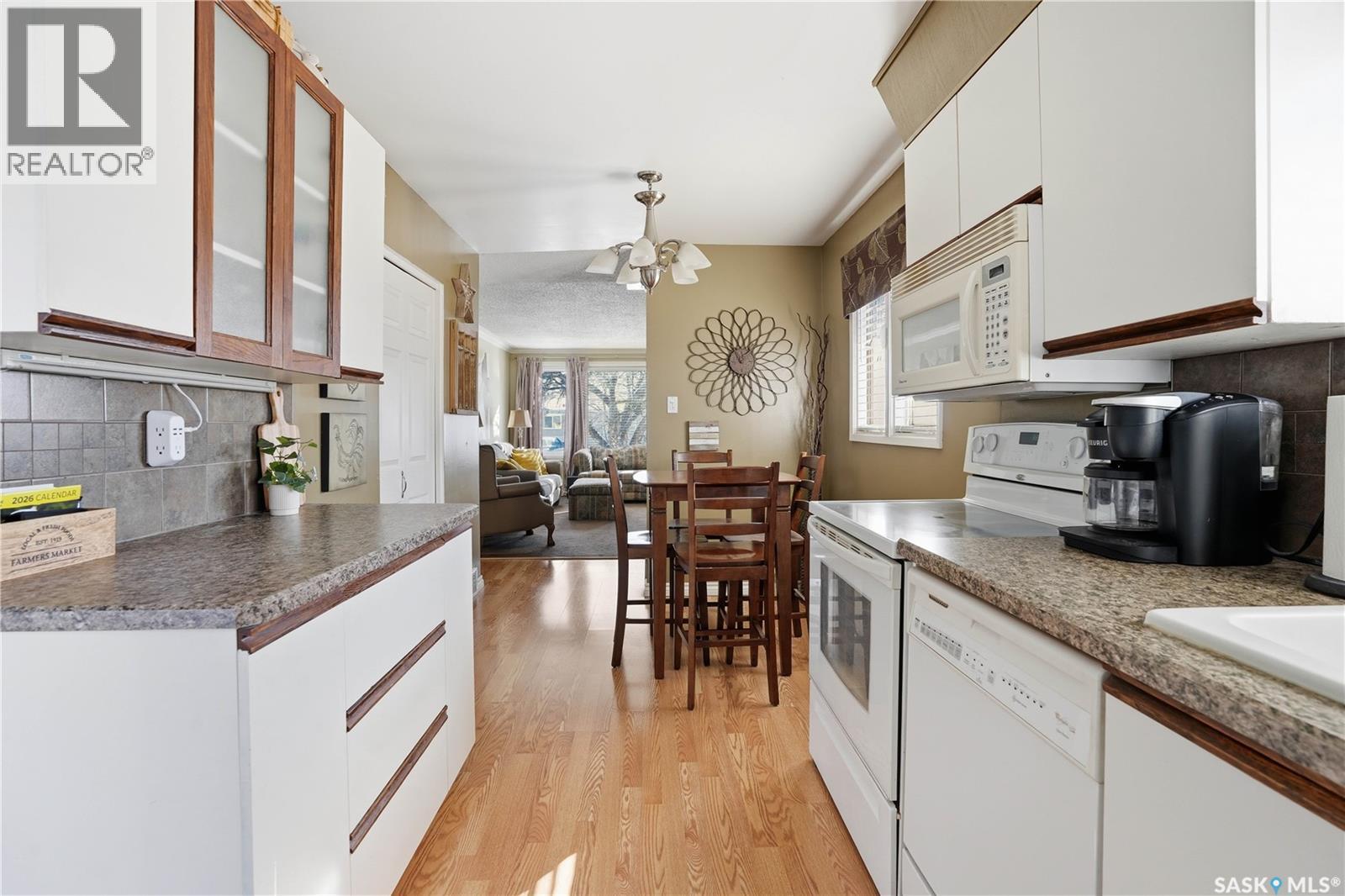39 Bedford Crescent, Regina, SK - Indoor Photo Showing Kitchen