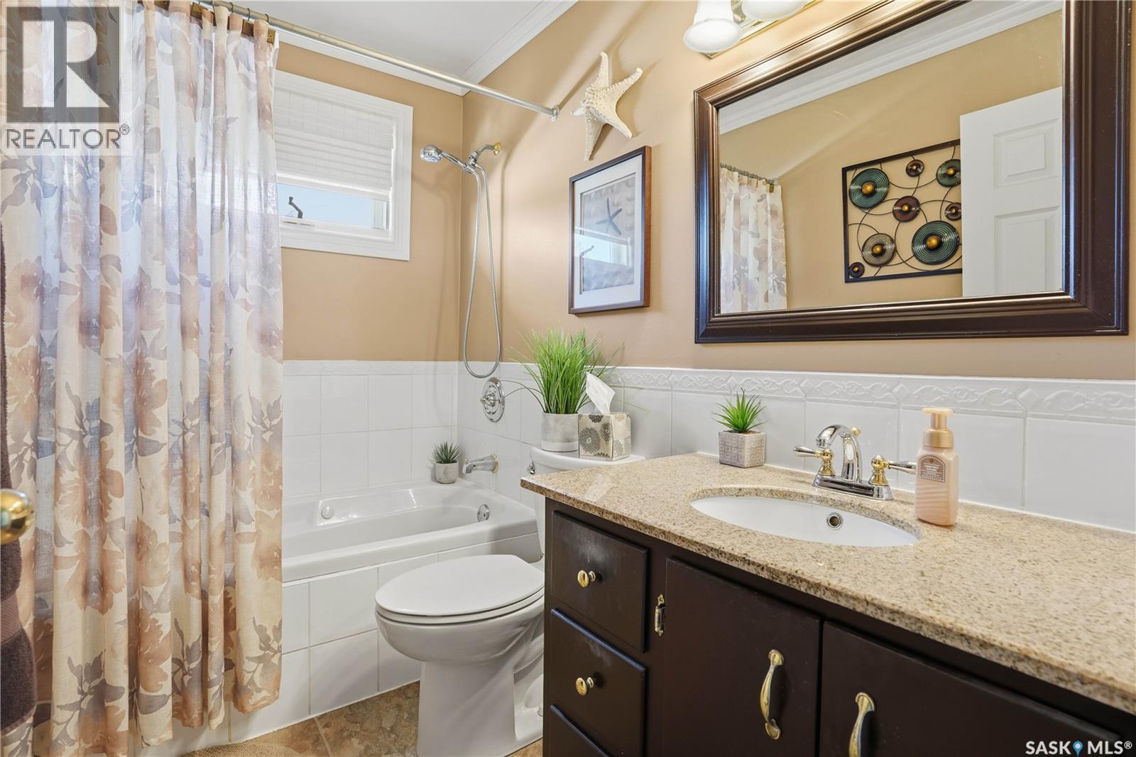 39 Bedford Crescent, Regina, SK - Indoor Photo Showing Bathroom