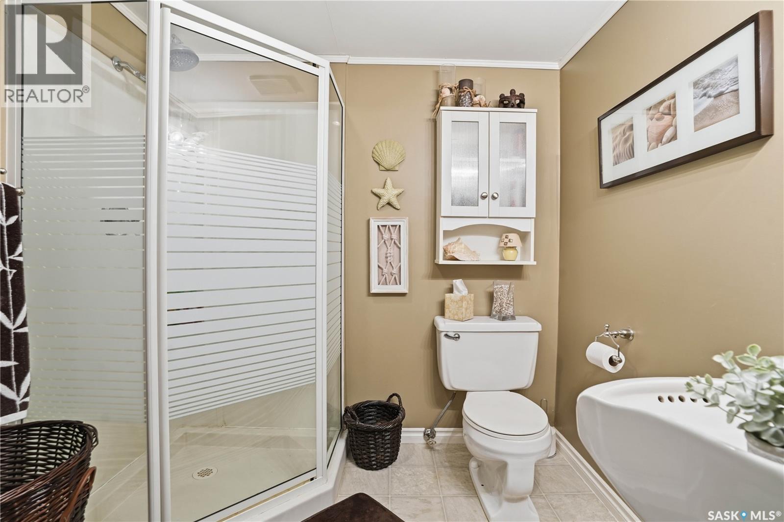 39 Bedford Crescent, Regina, SK - Indoor Photo Showing Bathroom