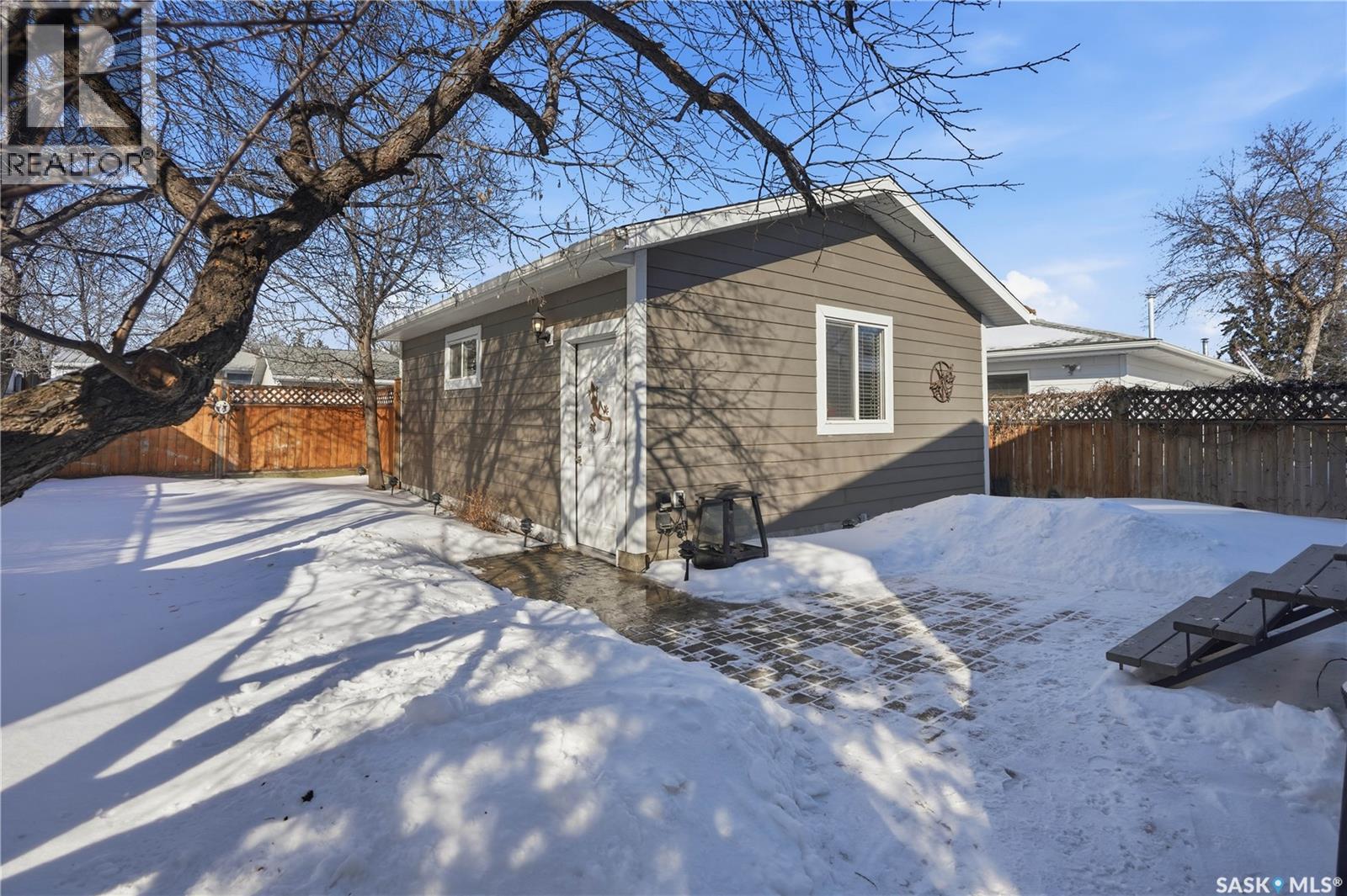 39 Bedford Crescent, Regina, SK - Outdoor