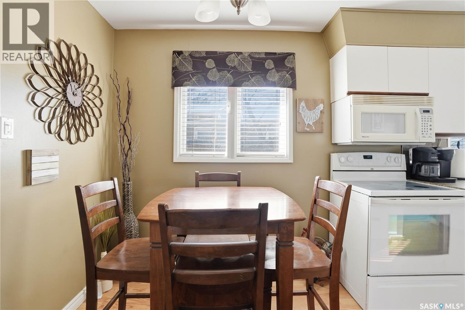 39 Bedford Crescent, Regina, SK - Indoor Photo Showing Dining Room