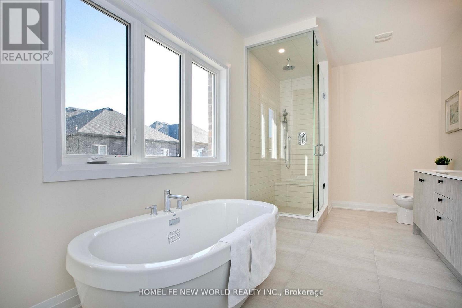 240 Seguin Street N, Richmond Hill, ON - Indoor Photo Showing Bathroom