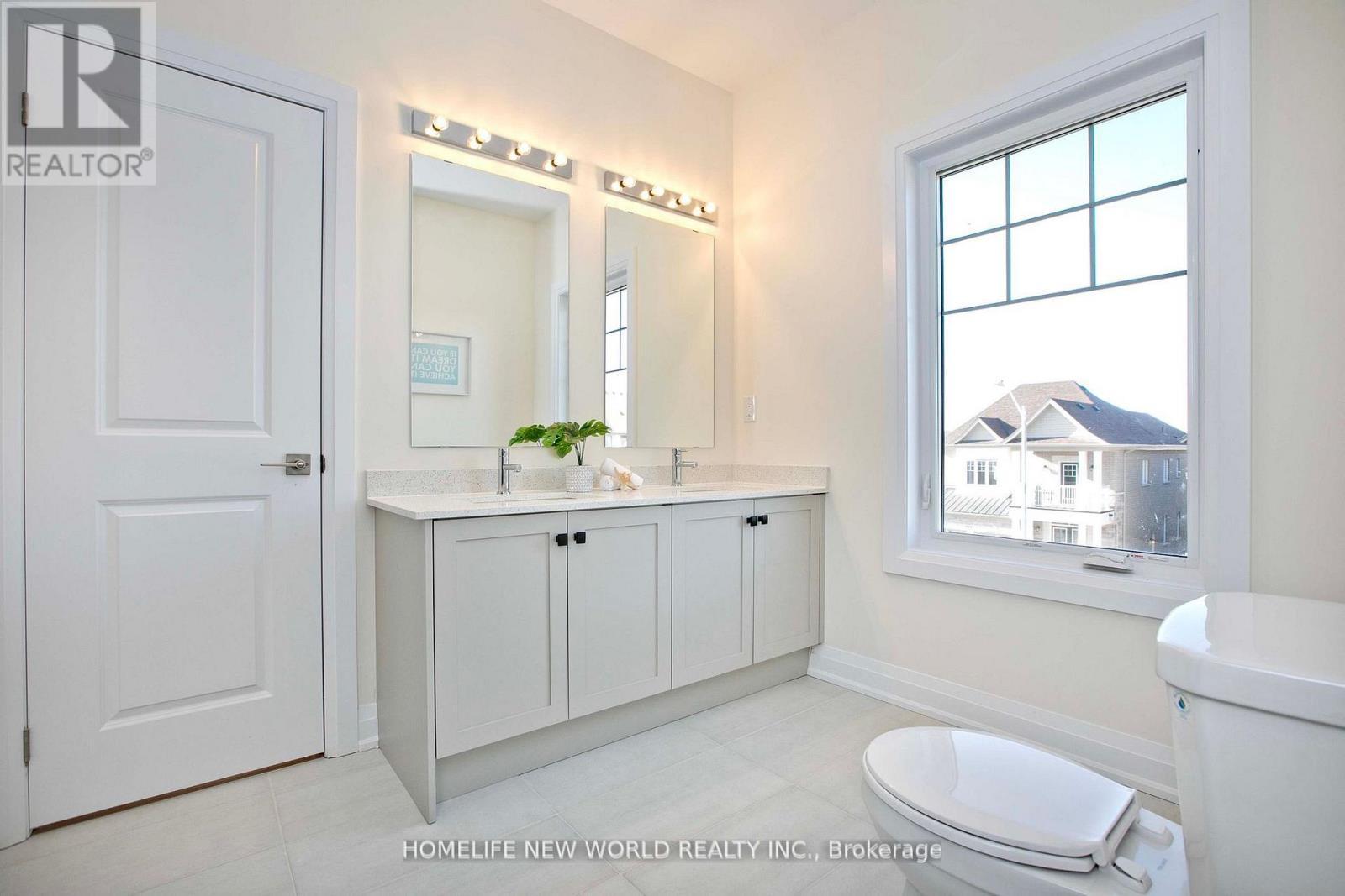 240 Seguin Street N, Richmond Hill, ON - Indoor Photo Showing Bathroom