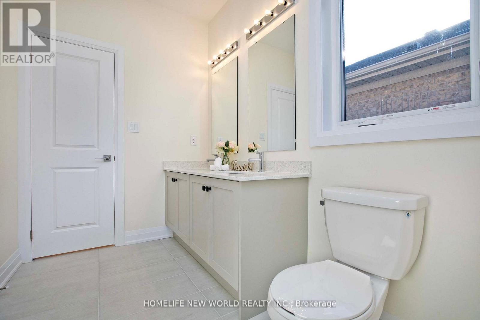 240 Seguin Street N, Richmond Hill, ON - Indoor Photo Showing Bathroom