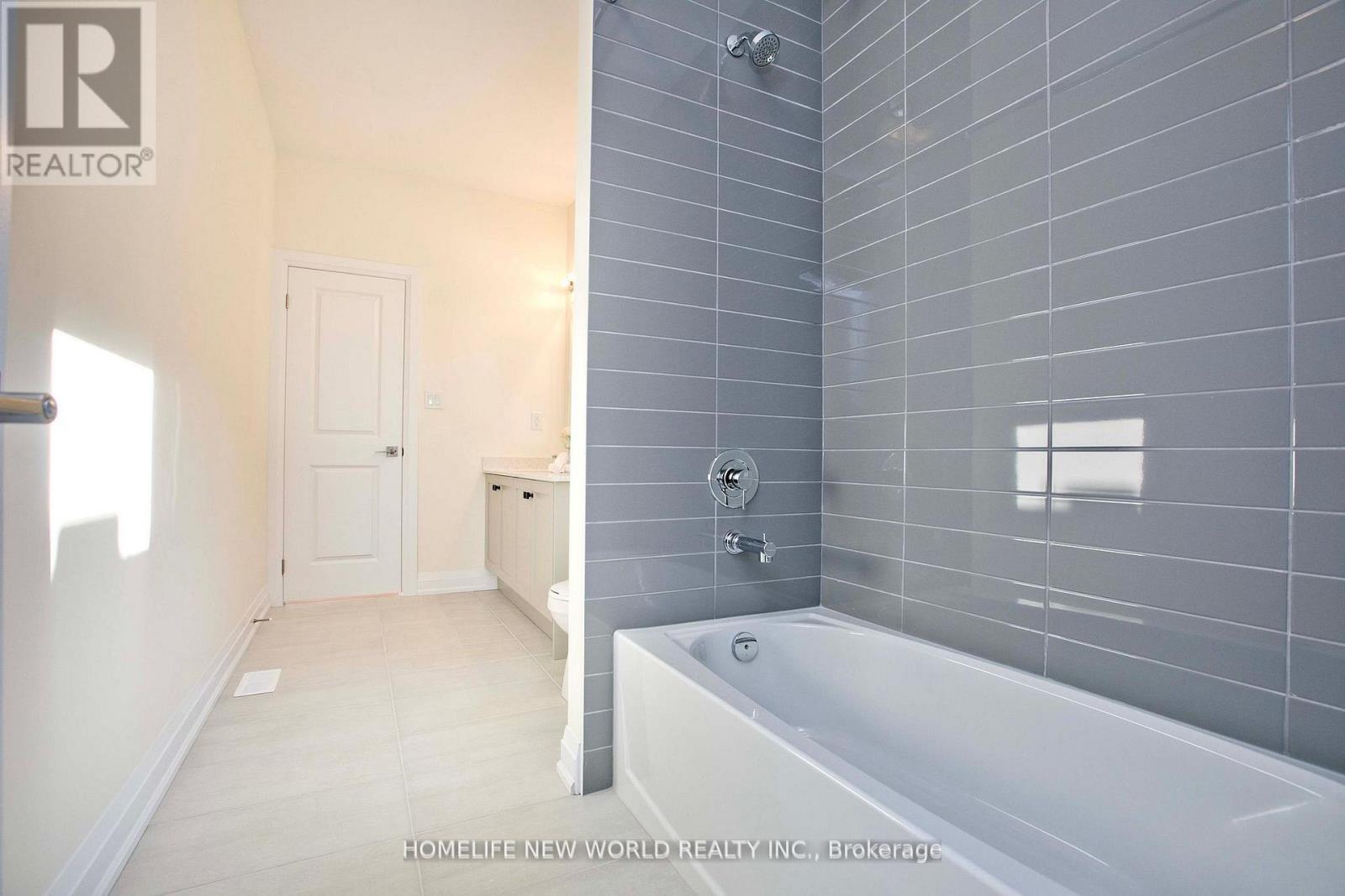 240 Seguin Street N, Richmond Hill, ON - Indoor Photo Showing Bathroom