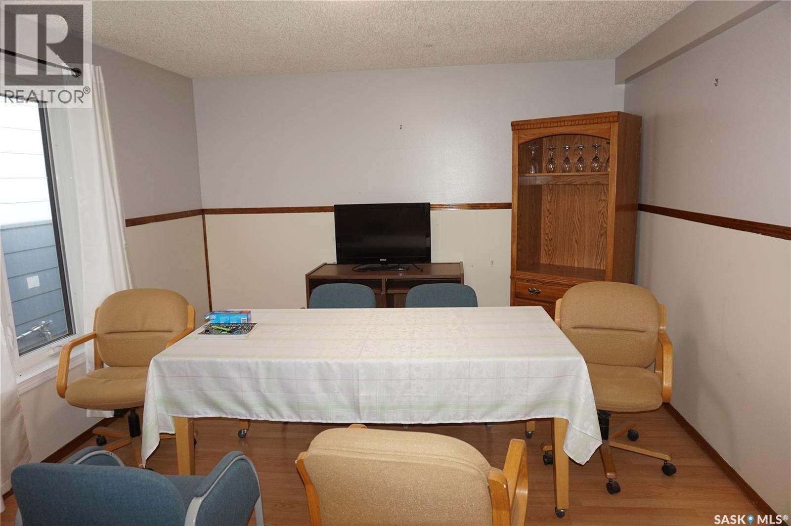 46 Rogers Place, Regina, SK - Indoor Photo Showing Dining Room