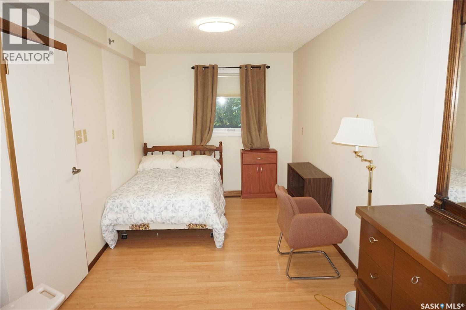 46 Rogers Place, Regina, SK - Indoor Photo Showing Bedroom