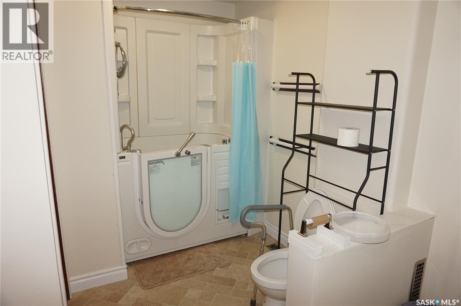 46 Rogers Place, Regina, SK - Indoor Photo Showing Other Room