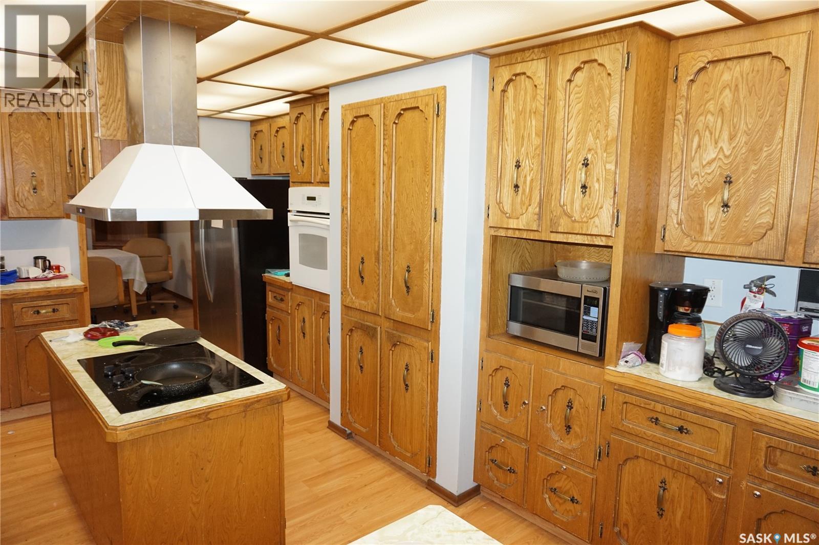 46 Rogers Place, Regina, SK - Indoor Photo Showing Kitchen